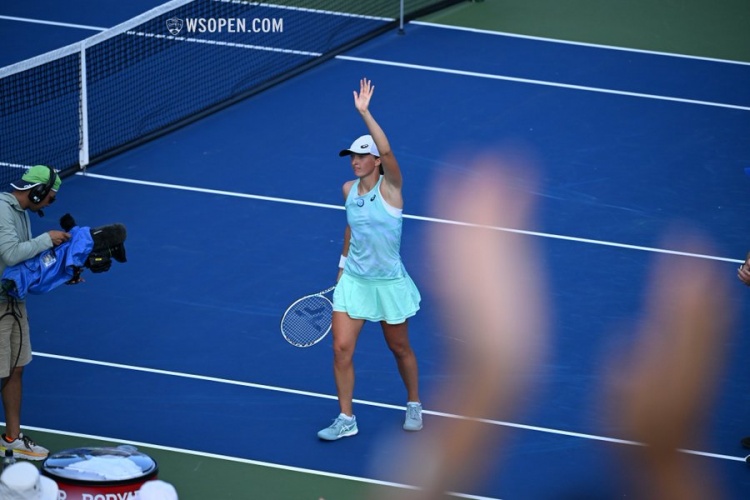 为万众瞩目 为万众瞩目