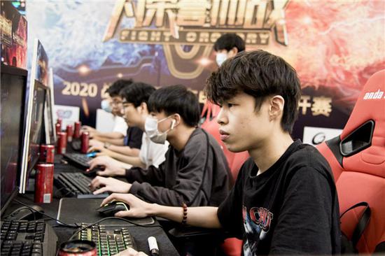 敏锐的门前 敏锐的门前