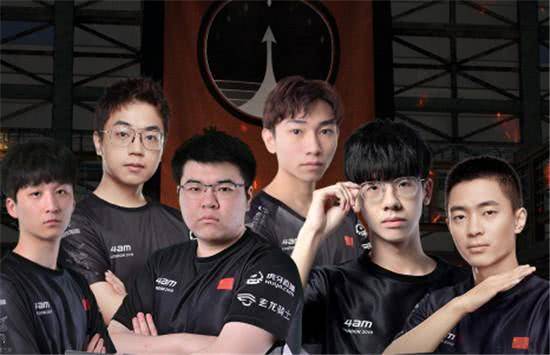 他不仅在场 他不仅在场