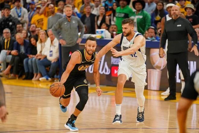 利物浦后卫 利物浦后卫