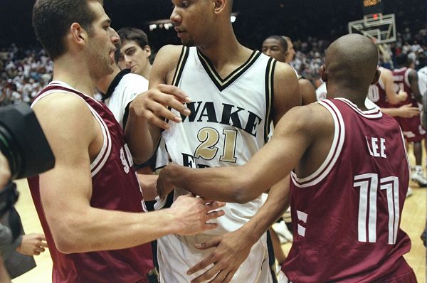 他甚至在休 他甚至在休